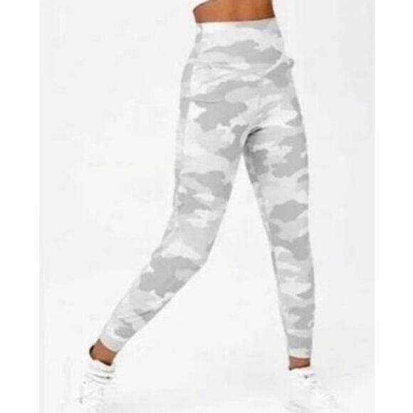 AERIE Women’s Gray Camo Chill. Play. Move. High Waisted Pocket Legging Size Larg - Picture 1 of 6
